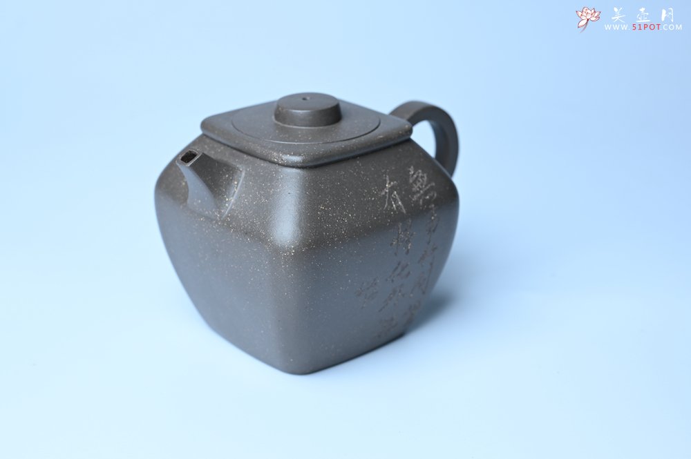 紫砂壶图片：美壶特惠 精致青灰段泥混方巨轮壶 茶壶 无事竹间坐 有情化外游 - 美壶网