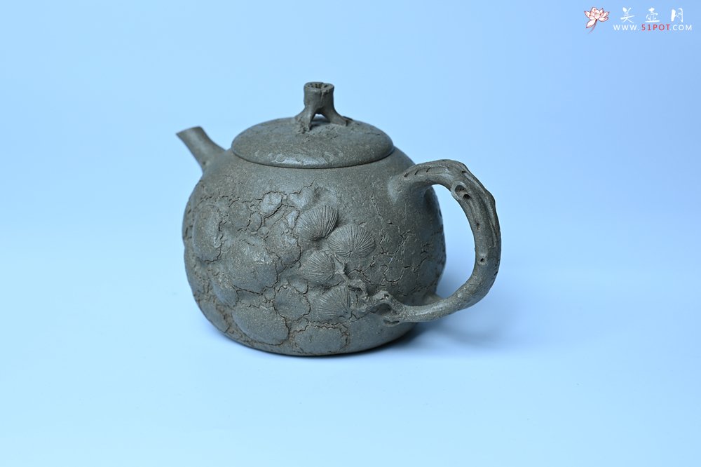紫砂壶图片：美壶特惠 特好老青段泥云松供春壶 茶人醉爱 - 美壶网