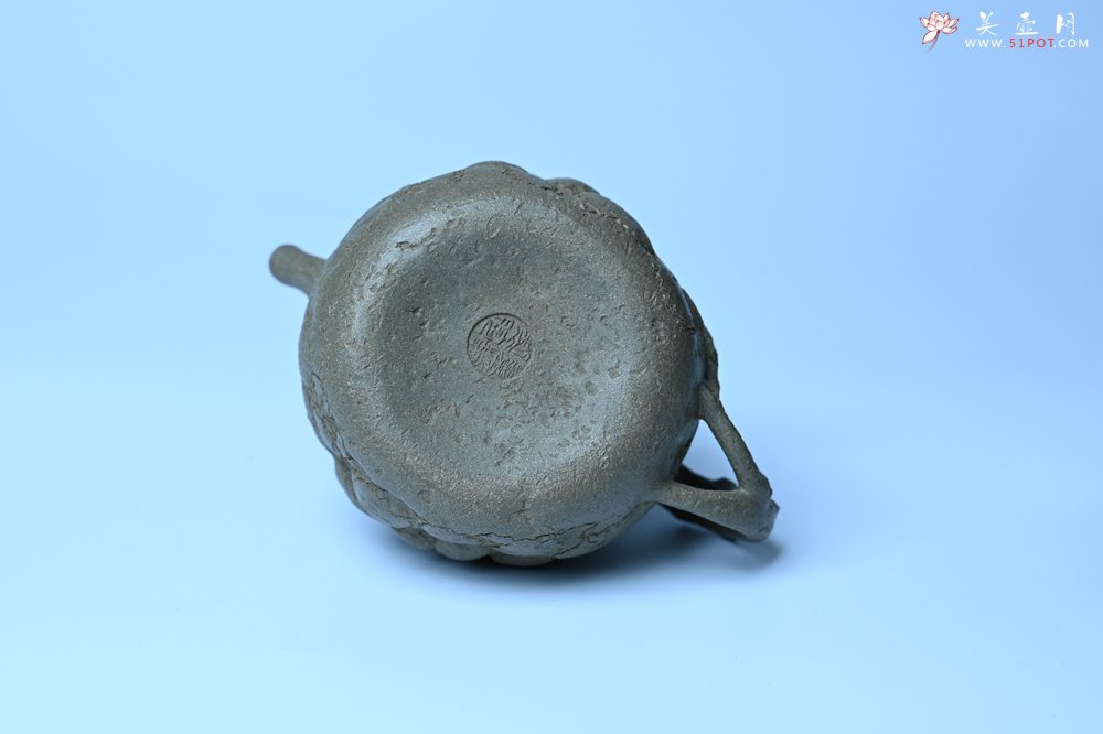 紫砂壶图片：美壶特惠 特好老青段泥云松供春壶 茶人醉爱 - 美壶网