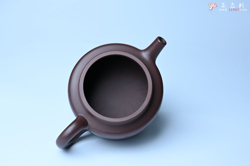 紫砂壶图片：油润底曹青 全手工德中茶壶 装饰人物特文气 - 美壶网