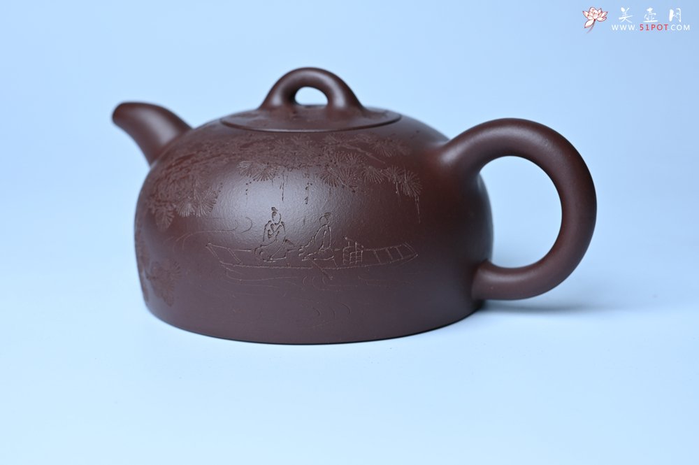 紫砂壶图片：油润底槽清 卡盖难度相当大 全手工半月紫砂壶  君臣一梦,今古空名 但远山长,云山乱,晓山青 - 美壶网