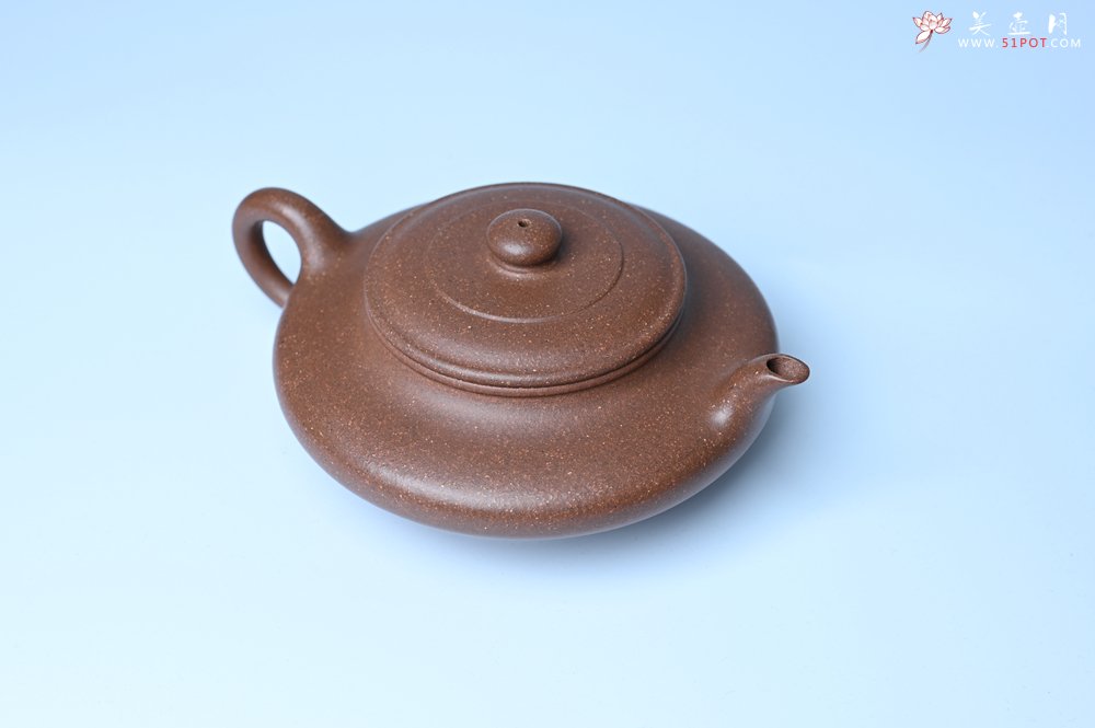 紫砂壶图片：潜力股周小培 特好文革老紫泥 全手工虚扁壶 难度大 好壶期待与您结缘 - 美壶网