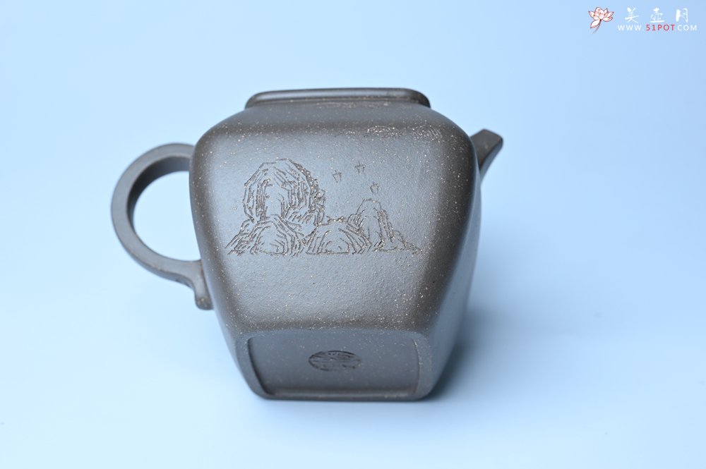 紫砂壶图片：美壶特惠 精致青灰段泥混方巨轮壶 茶壶 无事竹间坐 有情化外游 - 美壶网