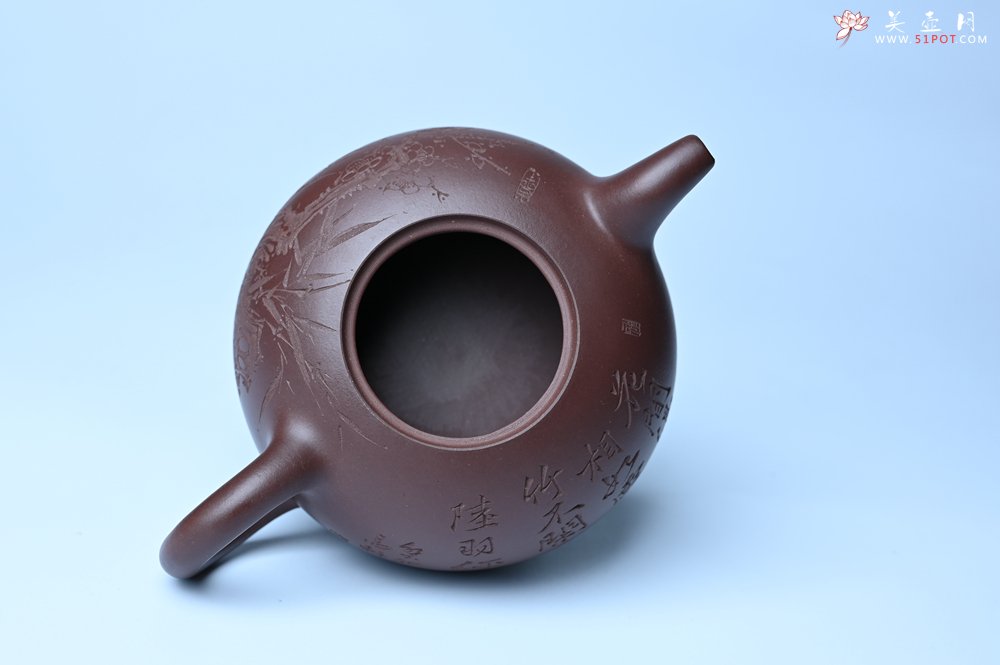 紫砂壶图片：潜力股周小培老师 油润底槽清 卡盖难度相当大 全手工半月紫砂壶 花间渴想相如露,竹不闲参陆羽经 - 美壶网