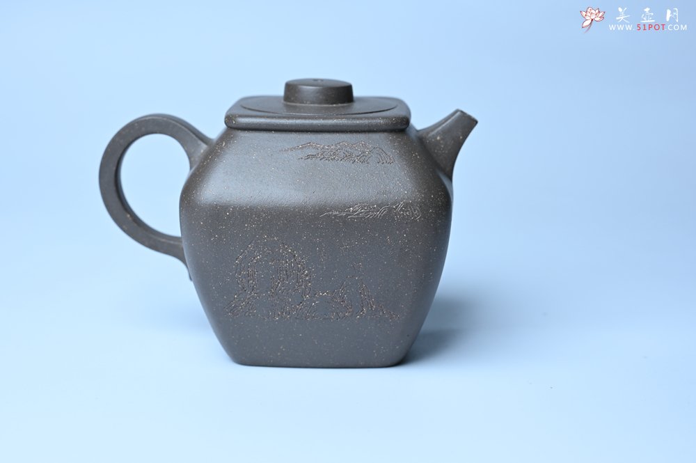 紫砂壶图片：美壶特惠 精致青灰段泥混方巨轮壶 茶壶 无事竹间坐 有情化外游 - 美壶网