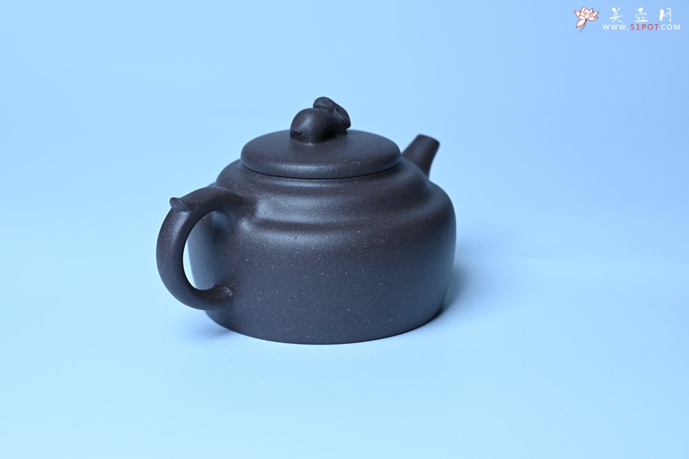 紫砂壶图片：美壶特惠 精品青灰泥玉兔紫砂壶 茶人醉爱 - 美壶网