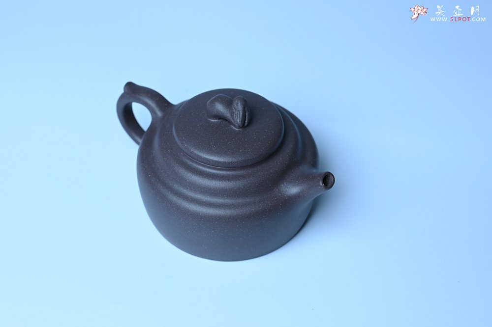 紫砂壶图片：美壶特惠 精品青灰泥玉兔紫砂壶 茶人醉爱 - 美壶网