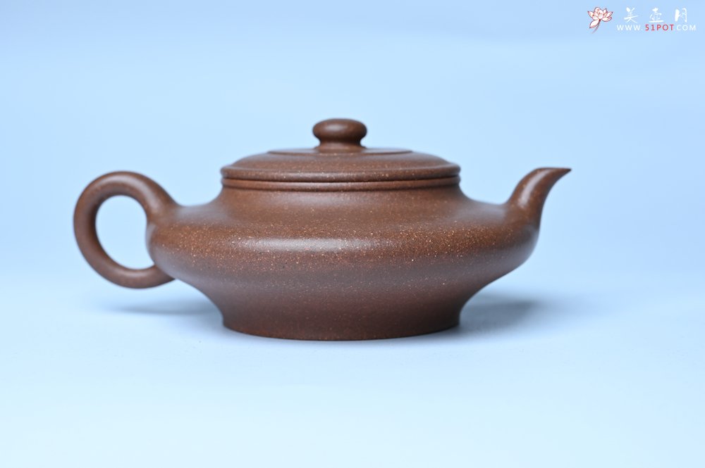 紫砂壶图片：潜力股周小培 特好文革老紫泥 全手工虚扁壶 难度大 好壶期待与您结缘 - 美壶网