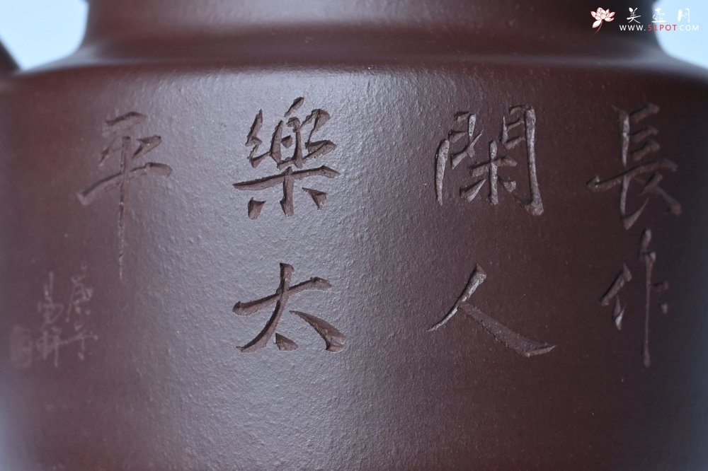 紫砂壶图片：油润底曹青 全手工德中茶壶 装饰人物特文气 - 美壶网