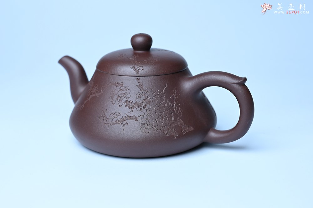 紫砂壶图片：潜力股周小培老师 全手工底槽青缘德壶 装饰通转梅花特文气 期待与您结缘 - 美壶网