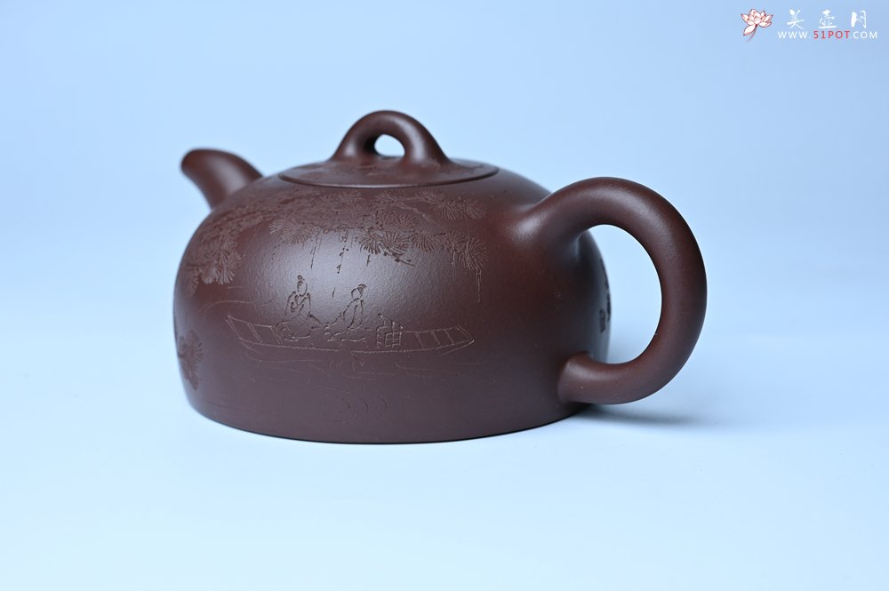 紫砂壶图片：油润底槽清 卡盖难度相当大 全手工半月紫砂壶  君臣一梦,今古空名 但远山长,云山乱,晓山青 - 美壶网