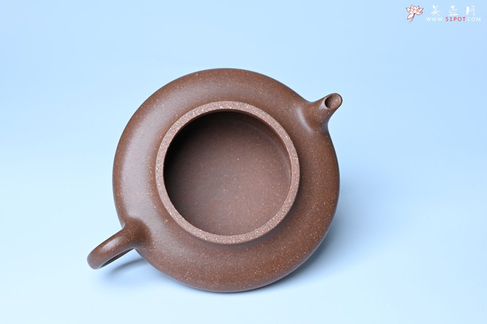 紫砂壶图片：潜力股周小培 特好文革老紫泥 全手工虚扁壶 难度大 好壶期待与您结缘 - 美壶网