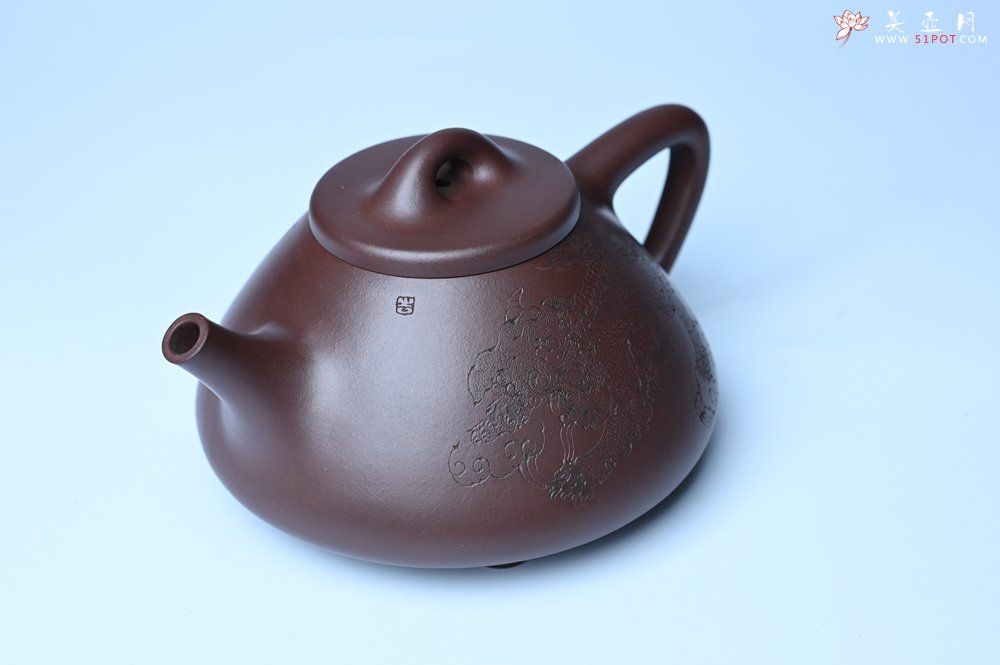 紫砂壶图片：特油润底曹青 全手工子冶石瓢 助工装饰菩萨坐骑瑞兽 - 美壶网
