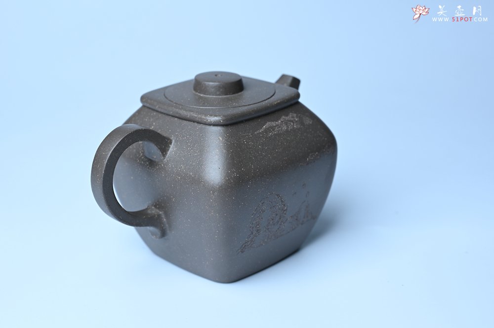 紫砂壶图片：美壶特惠 精致青灰段泥混方巨轮壶 茶壶 无事竹间坐 有情化外游 - 美壶网