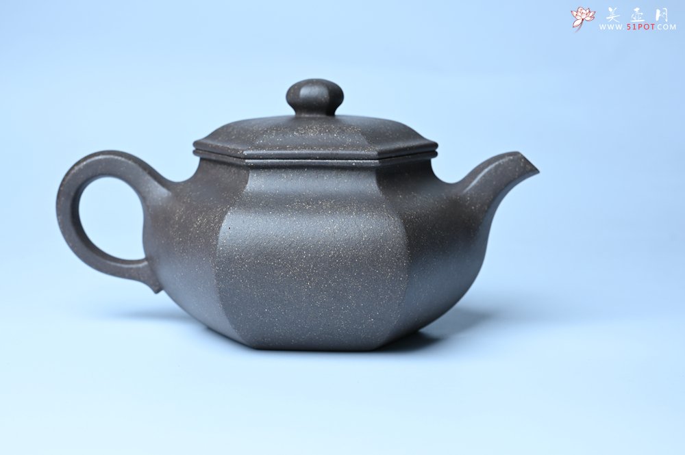 紫砂壶图片：实力派张海艳全手工精工老青灰泥六方仿古壶 气势磅礴 线面挺括平正 - 美壶网