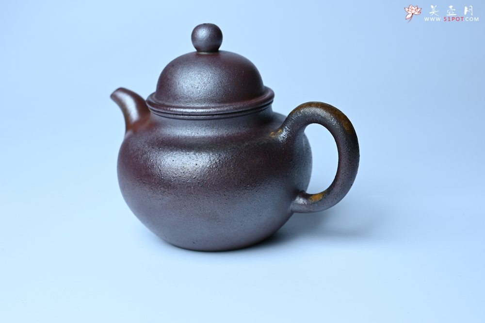 紫砂壶图片：美壶特惠 精致柴烧青灰泥掇球壶 茶人醉爱 - 美壶网