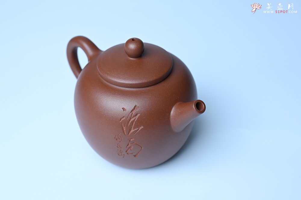 紫砂壶图片：毛国强入室弟子黄云初 特好老紫泥清莲壶 何水法书法清白 刘世涛伯陶刻 - 美壶网