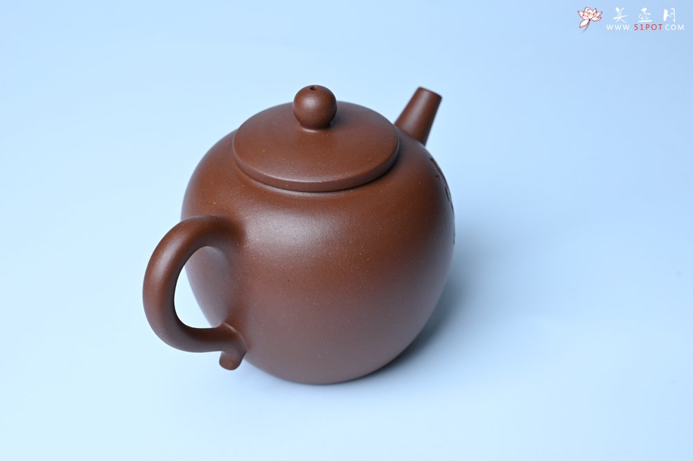 紫砂壶图片：毛国强入室弟子黄云初 特好老紫泥清莲壶 何水法书法清白 刘世涛伯陶刻 - 美壶网