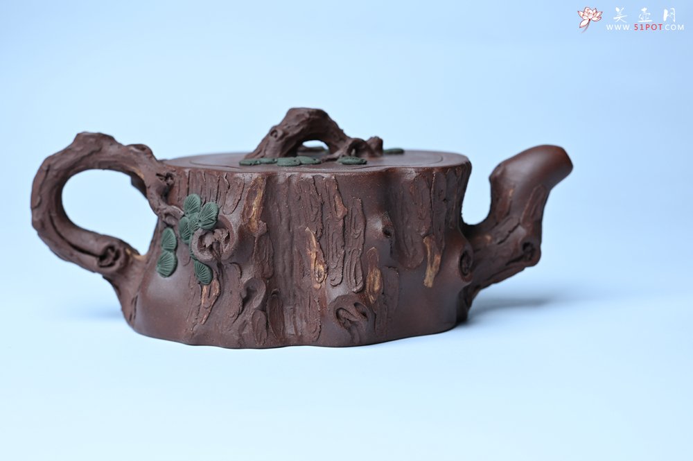 紫砂壶图片：实力派国工奚亮 全手工双色松桩壶 此壶灵动刻画描绘松桩之形 - 美壶网