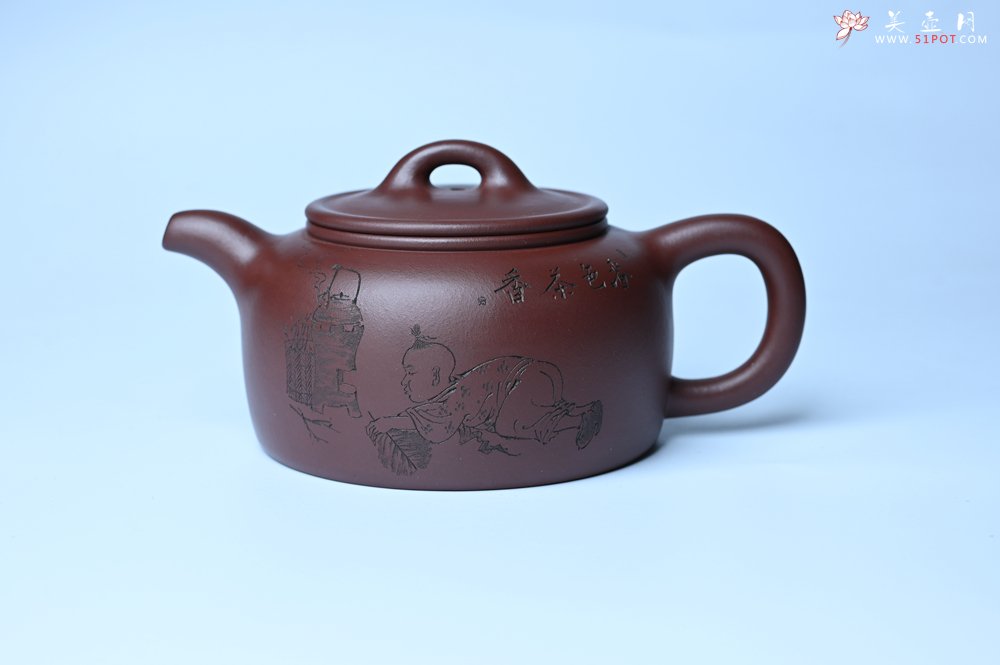紫砂壶图片：潜力股周小培老师 4号井深井红皮龙 全手工过桥井栏壶 装饰人物特文气 - 美壶网