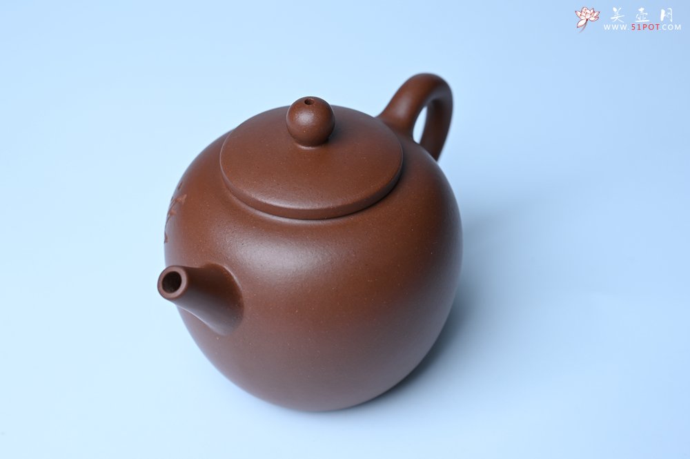 紫砂壶图片：毛国强入室弟子黄云初 特好老紫泥清莲壶 何水法书法清白 刘世涛伯陶刻 - 美壶网