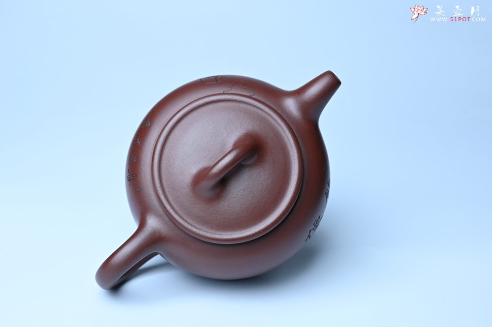 紫砂壶图片：潜力股周小培老师 4号井深井红皮龙 全手工过桥井栏壶 装饰人物特文气 - 美壶网