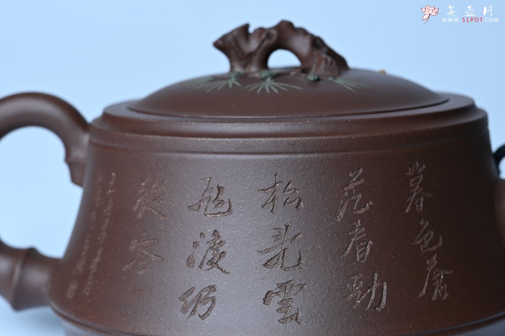 紫砂壶图片：美壶年底特惠 精品松竹梅紫砂壶 清虚静泰 暮色苍茫看劲松 乱云飞渡仍从容 - 美壶网