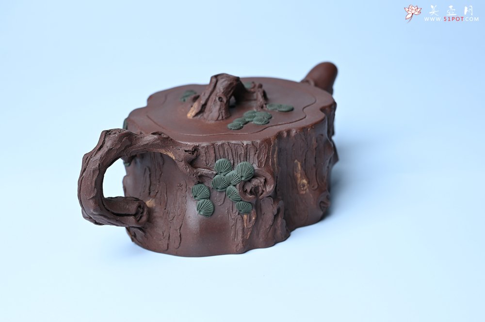 紫砂壶图片：实力派国工奚亮 全手工双色松桩壶 此壶灵动刻画描绘松桩之形 - 美壶网