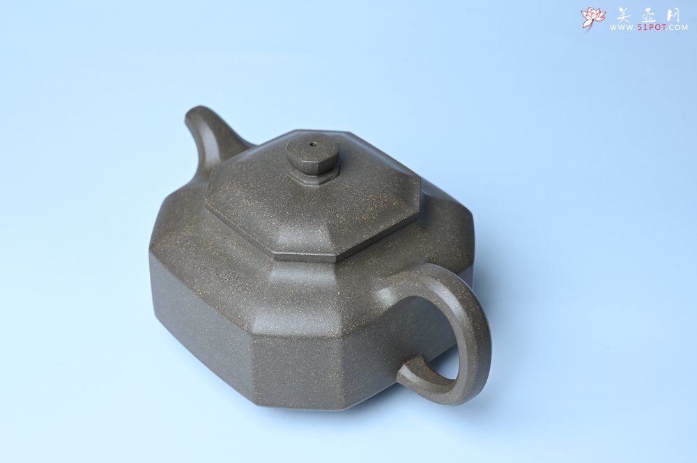 紫砂壶图片：实力派张海艳全手工蟹壳老青段泥精工八方侧角壶 气势磅礴 - 美壶网