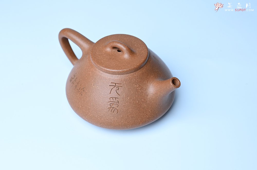 紫砂壶图片：油润五彩段泥 全手工薄胎子冶石瓢 难度大 骨肉匀挺 文气装饰罗汉图 无为 - 美壶网