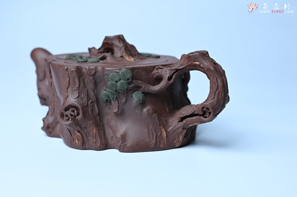 紫砂壶图片：实力派国工奚亮 全手工双色松桩壶 此壶灵动刻画描绘松桩之形 - 美壶网