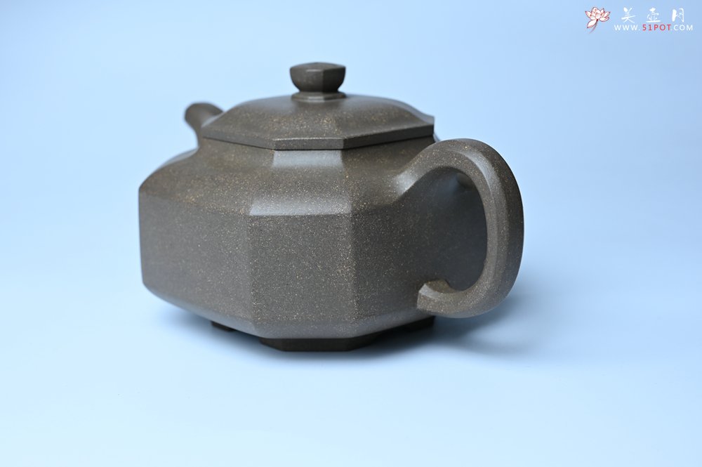 紫砂壶图片：实力派张海艳全手工蟹壳老青段泥精工八方侧角壶 气势磅礴 - 美壶网