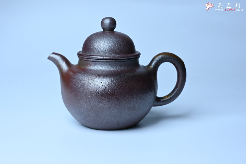 紫砂壶图片：美壶特惠 精致柴烧青灰泥掇球壶 茶人醉爱 - 美壶网