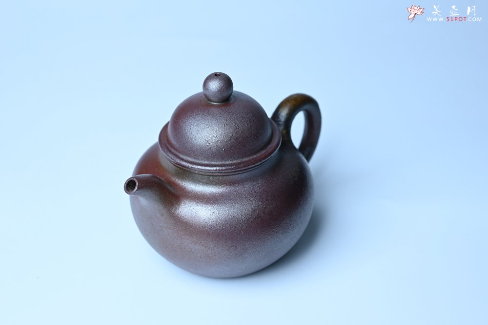 紫砂壶图片：美壶特惠 精致柴烧青灰泥掇球壶 茶人醉爱 - 美壶网