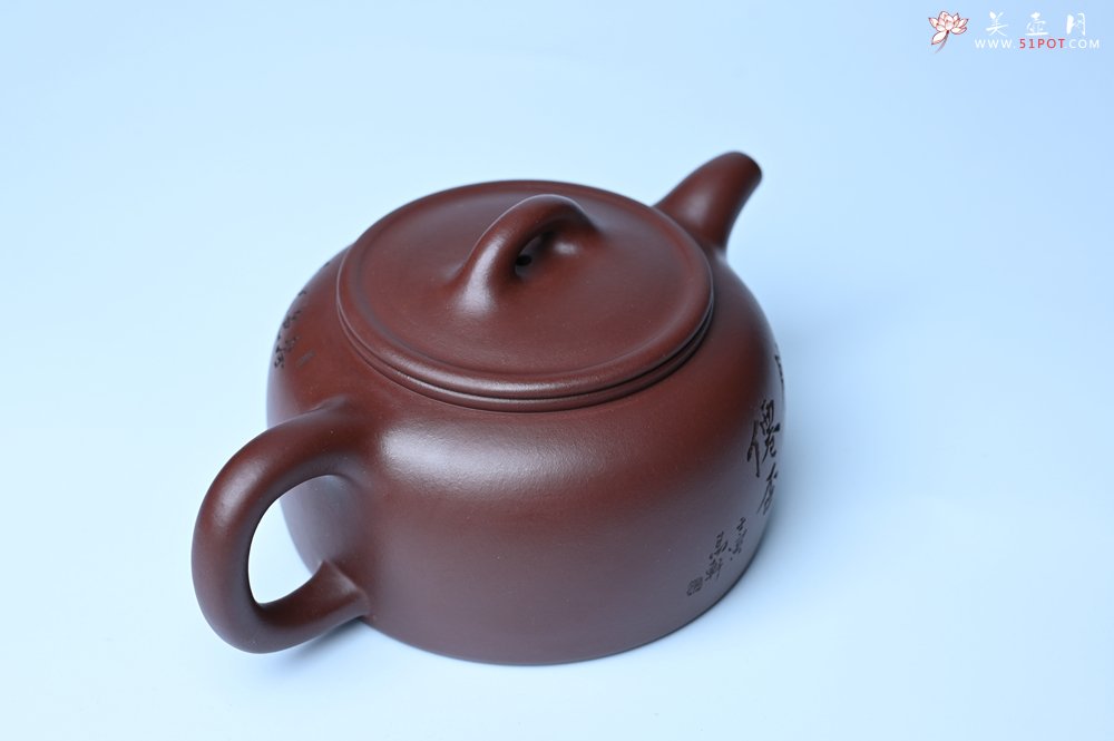 紫砂壶图片：潜力股周小培老师 4号井深井红皮龙 全手工过桥井栏壶 装饰人物特文气 - 美壶网