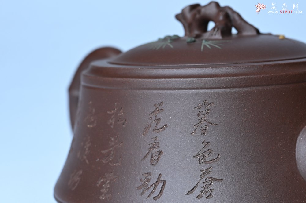 紫砂壶图片：美壶年底特惠 精品松竹梅紫砂壶 清虚静泰 暮色苍茫看劲松 乱云飞渡仍从容 - 美壶网