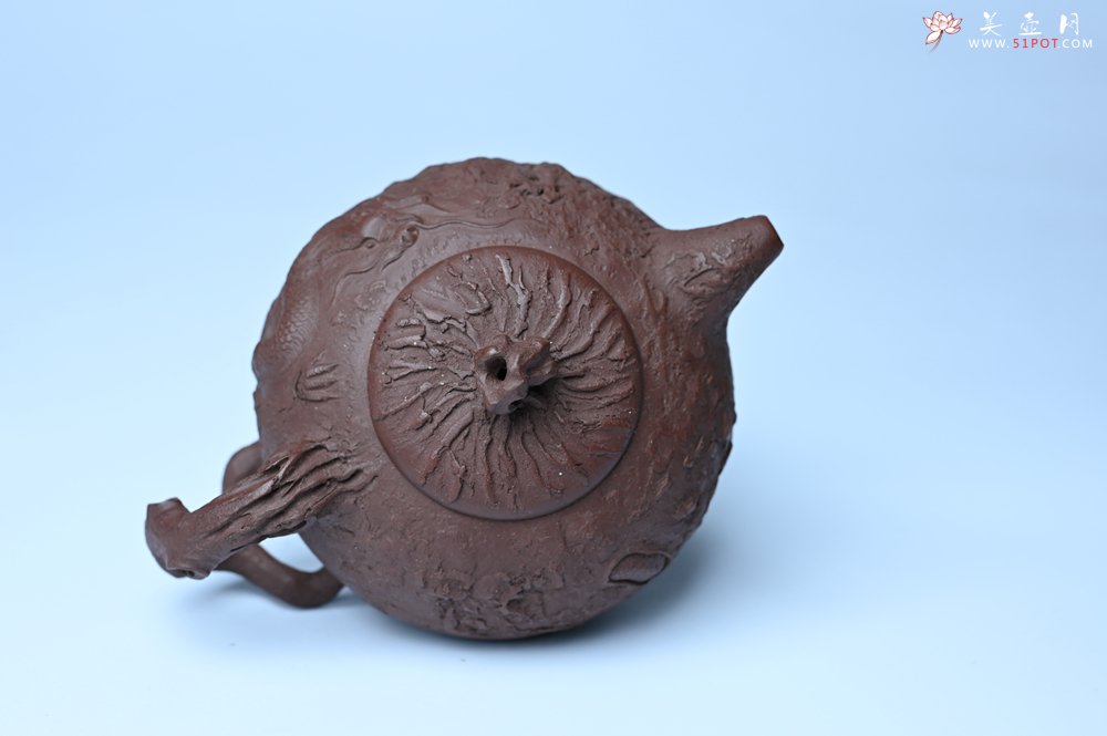 紫砂壶图片：潜力股赵老师实力演绎全手工龙供春壶 肌理细腻逼真 - 美壶网