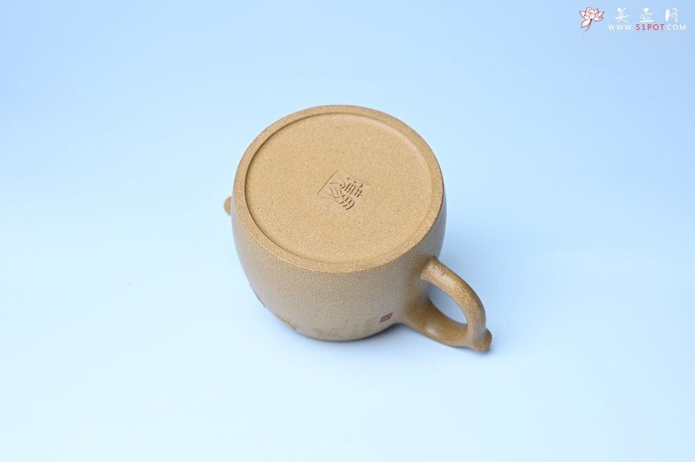 紫砂壶图片：美壶特惠 精致特好黄段泥井栏壶 泥绘祥瑞兔子 惠风和畅 寓意吉祥好运常来 - 美壶网