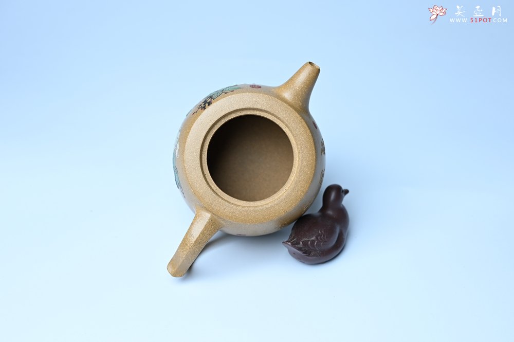 紫砂壶图片：美壶特惠 精致特好黄段泥井栏壶 泥绘祥瑞兔子 惠风和畅 寓意吉祥好运常来 - 美壶网