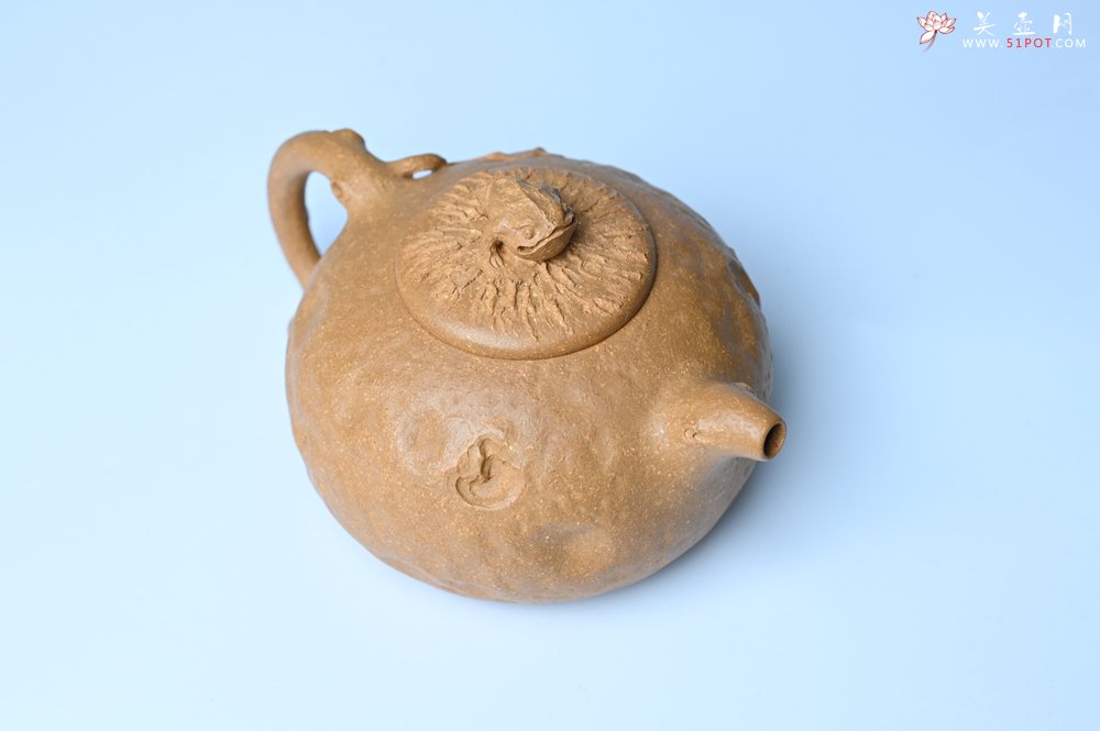 紫砂壶图片：潜力股赵老师实力演绎全手工老黄段泥金蟾供春壶 金蟾灵动 不失为一把好壶 - 美壶网