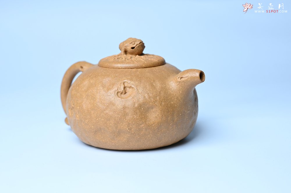 紫砂壶图片：潜力股赵老师实力演绎全手工老黄段泥金蟾供春壶 金蟾灵动 不失为一把好壶 - 美壶网