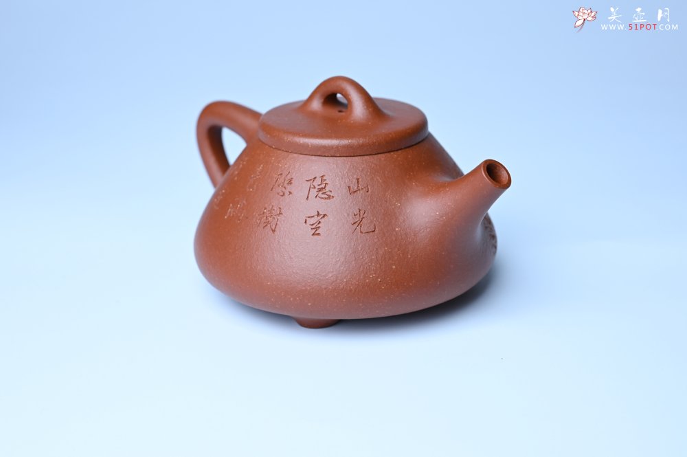紫砂壶图片：实力派国工周斌（周镔）特好红降坡泥全手工子冶石瓢 张听钢装饰山水 - 美壶网