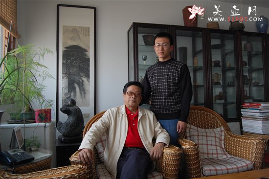 紫砂壶图片：与恩师在工作室 - 美壶网